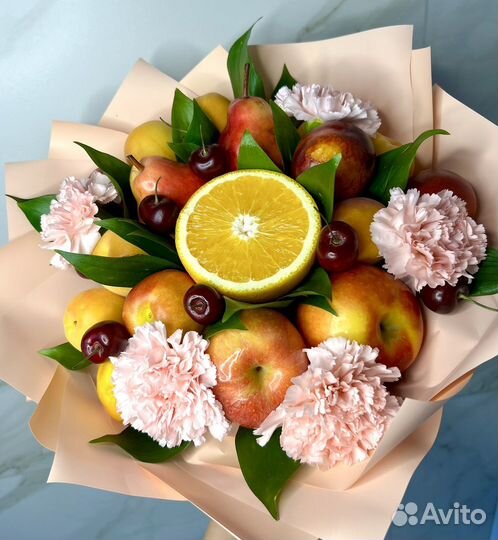 Съедобный букет из фруктов и клубники