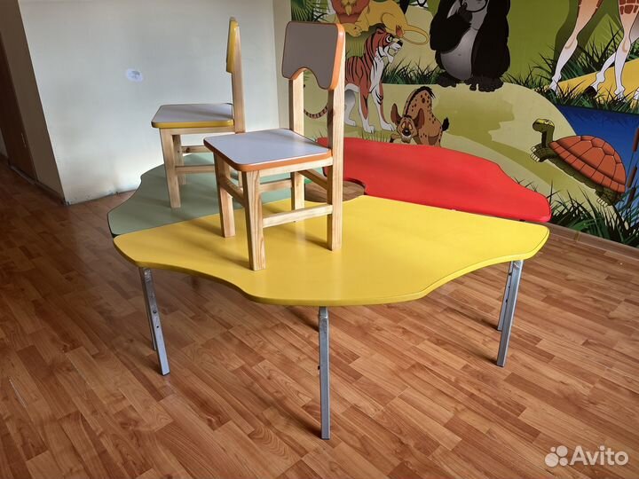 Детский стульчик и столы