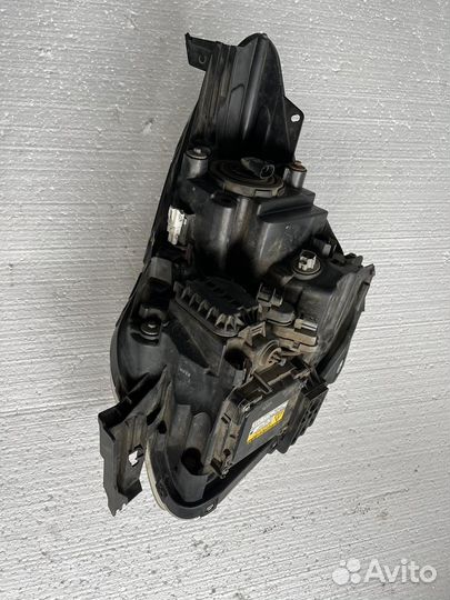 Фара Toyota Ractis