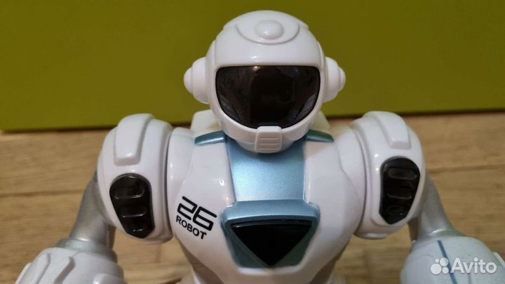 Игрушка робот интерактивный