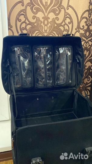 Чемодан на колесах для визажистов NYX