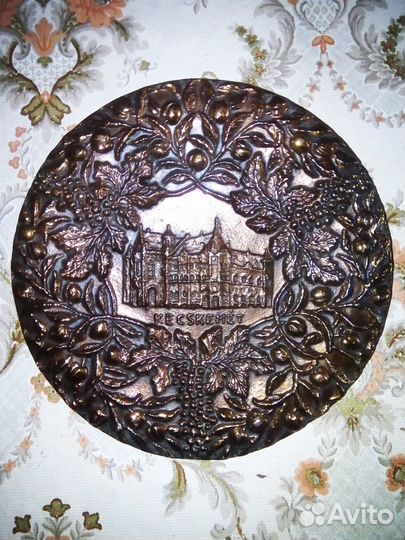 Чеканка (панно) рельефная. Медали декоративные