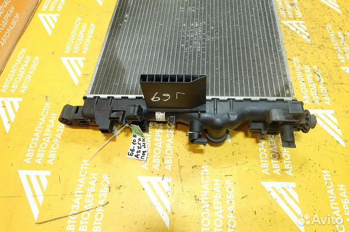 Радиатор двигателя Opel Astra J (2010-2016)