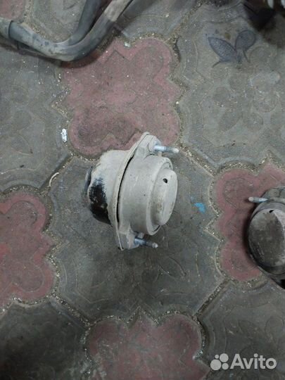 Подушка двигателя правая Bmw 7 Series E65 4.4L