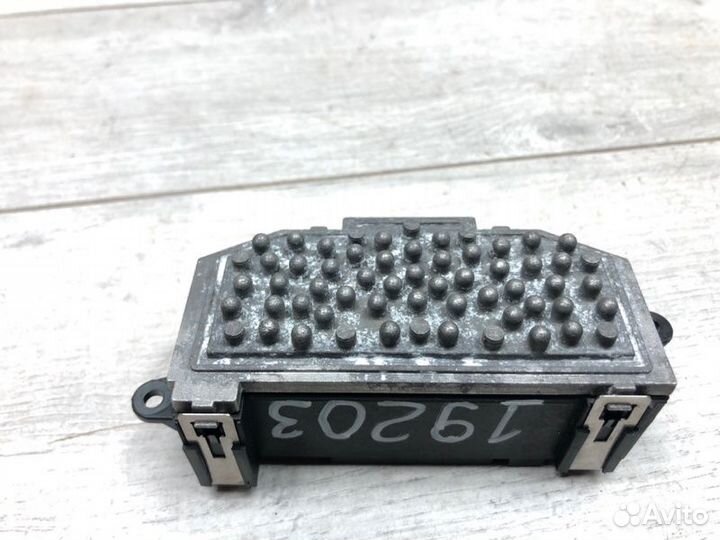 Резистор печки Volkswagen Golf хэтчбек cayb 2010