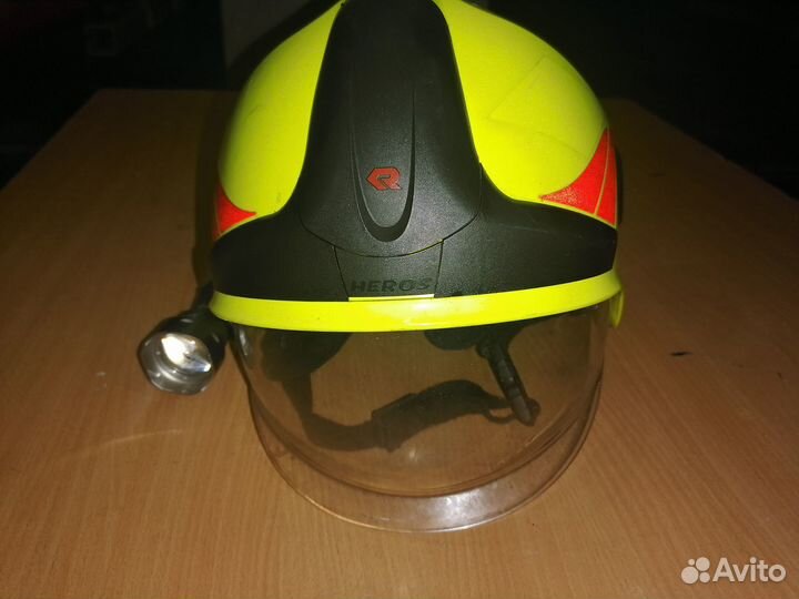 Шлем (каска) пожарного