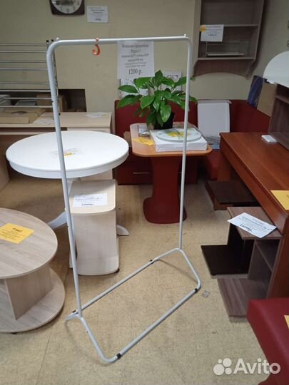 Вешалка для одежды напольная металлическая