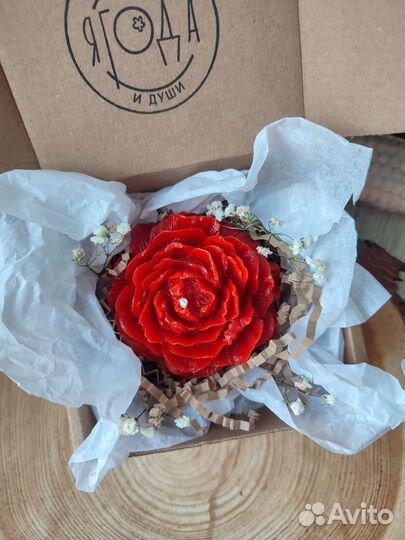 Свеча Пион из пчелиного воска на подарок