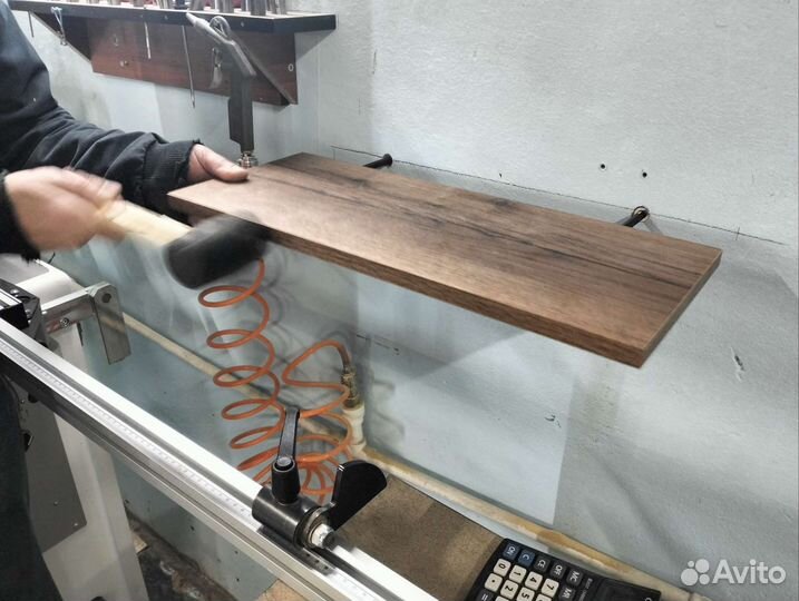 Полки на скрытых держателях