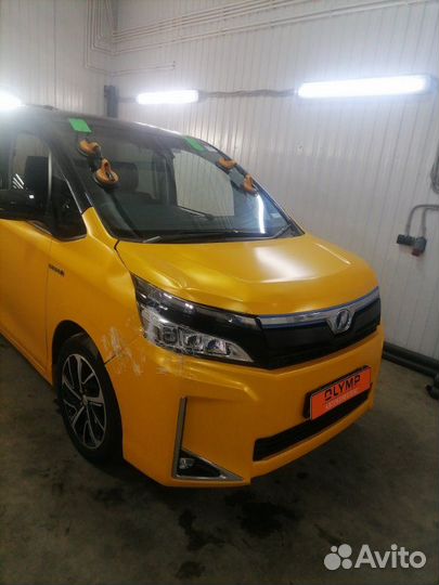 Стекло лобовое переднее Toyota Noah ZRR80