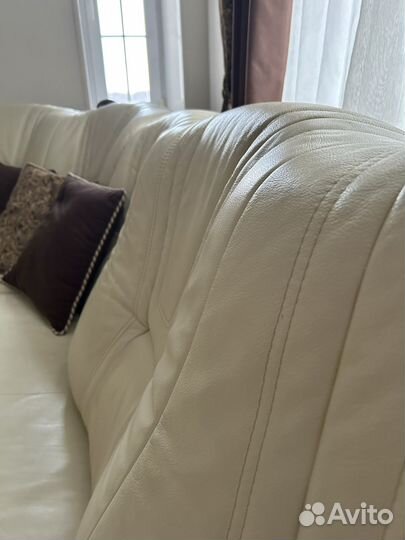 Диван из натуральной кожи с пуфиком