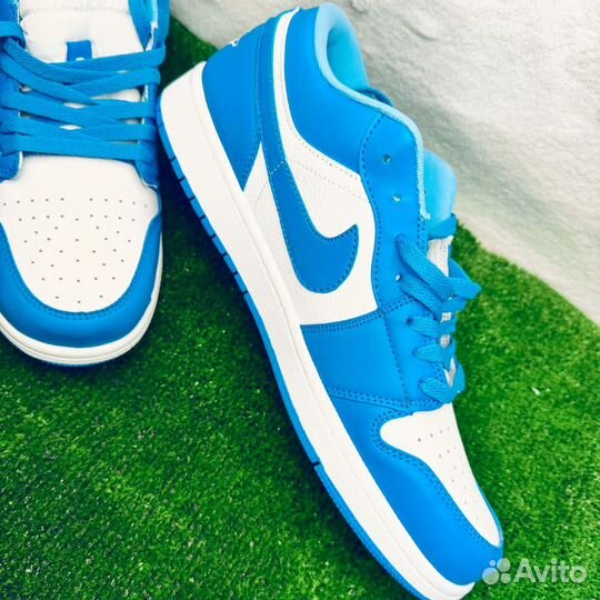 Кроссовки Nike Wmns Air Jordan 1 Low 