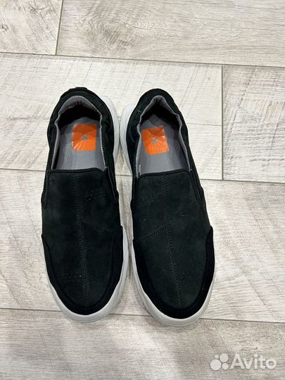 Deckers кросовки мужские41 (27,5)