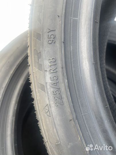 Triangle Sports TH201 225/45 R18 95Y