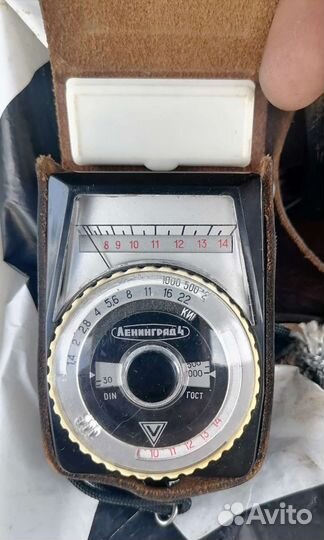 Фотоаппарат плёночный, вспышка, фотоэкспонометр