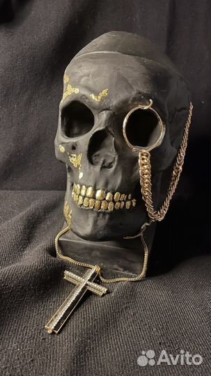 Гипсовый череп