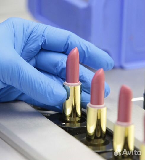 Стикеровщица косметики