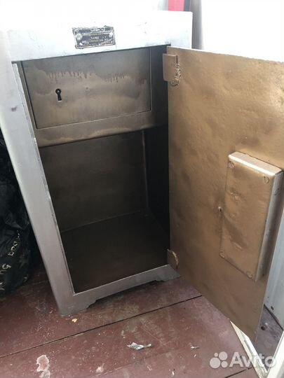 Сейф металлический