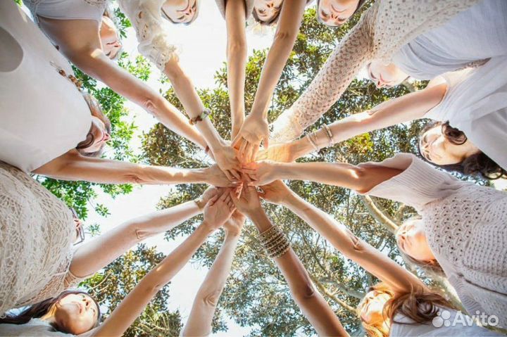 Женские круги на природе