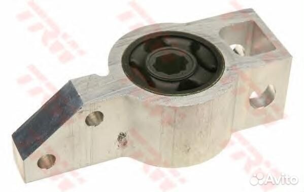 Сайлентблок (задний) переднего рычага R JBU 690