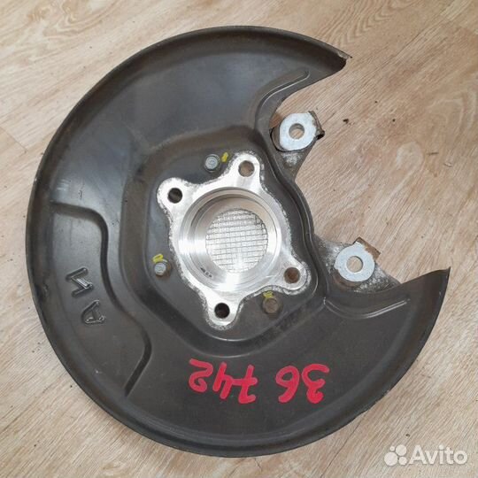 Кулак задний правый Honda Civic 8 4D 2006-2011