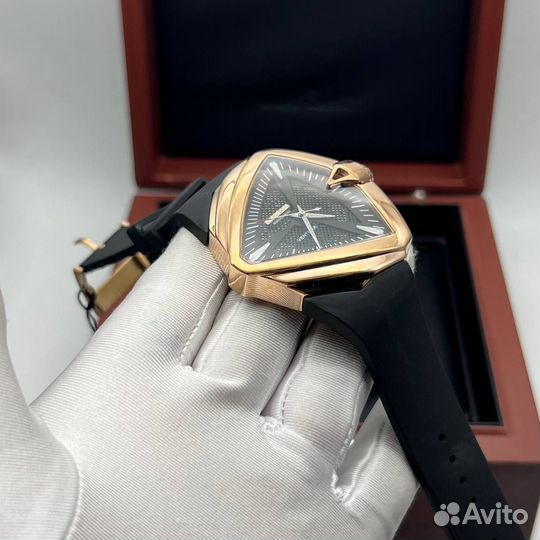 Часы Hamilton Ventura