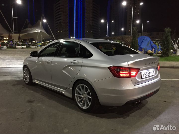 Накладки на пороги Юрол на Лада Веста