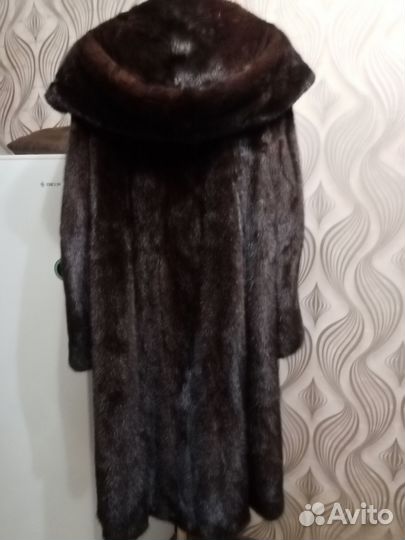 Шуба из норки с копюшоном р. 48,50обгр. 110