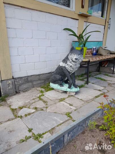 Садовая фигура Волк