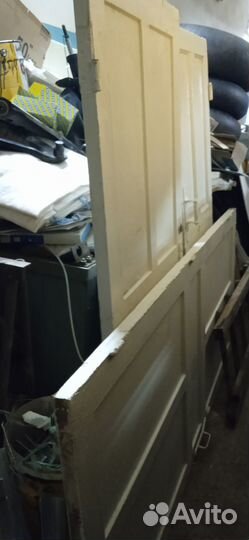 Двери деревянные 12 шт и лёгкие 2 шт