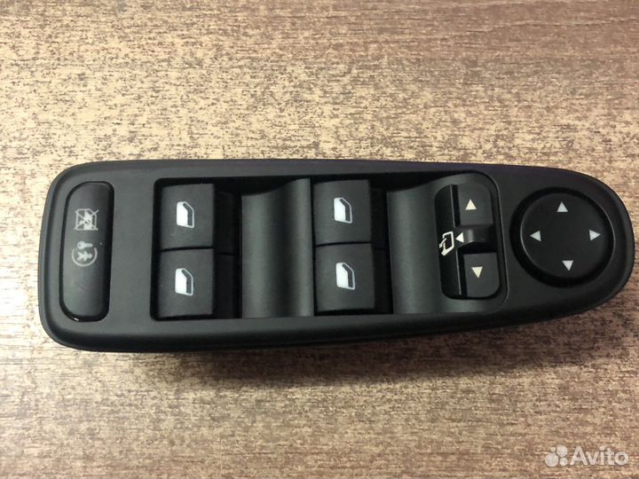 Кнопки стеклоподъемников Citroen C4