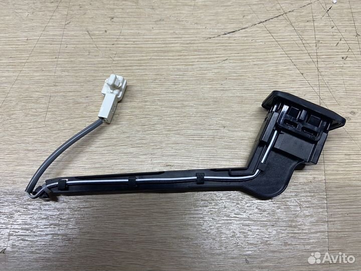 Кнопка закрытия багажника Toyota Rav4 XA50