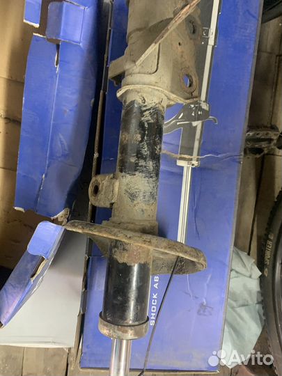 Передние стойки honda cr-v3 2.4