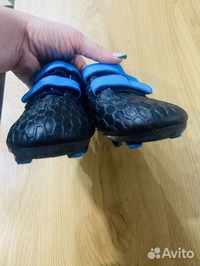 Детские футбольные бутсы