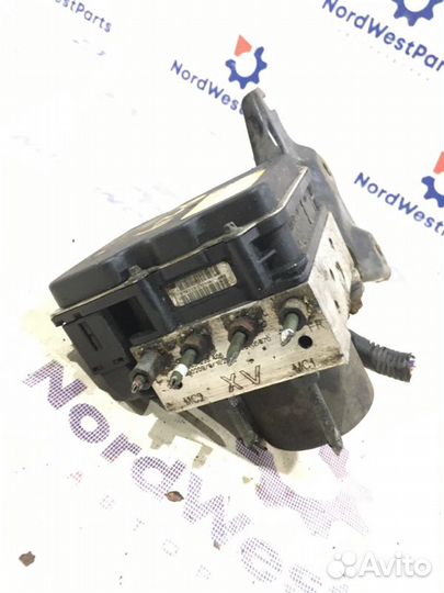 Блок ABS (насос) Toyota Avensis (T270) седан 2.0