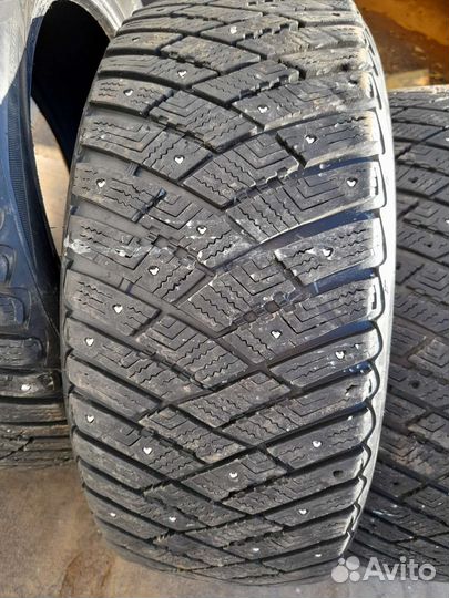 Goodyear Ultragrip Ice Arctic 215/55 R17 94T