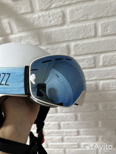 Горнолыжный шлем женский с очками