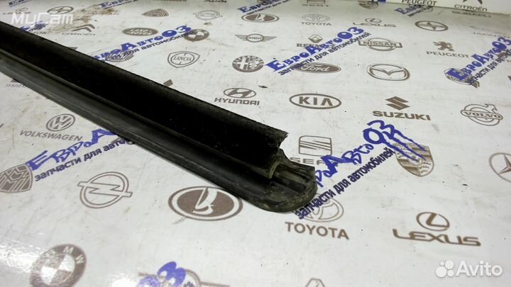 Накладка стекла переднего левого Renault Sandero 2