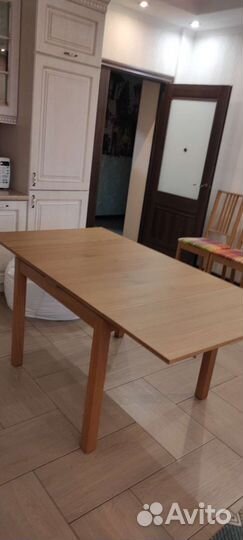 Кухонный стол и стулья