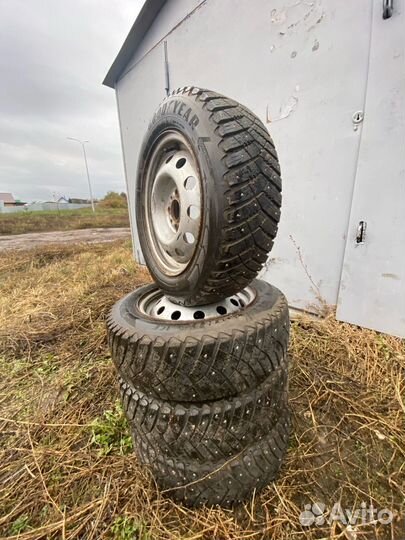 Продам комплект зимних колесr14 на отличной резины