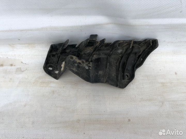 Кронштейн бампера передний правый Kia Soul