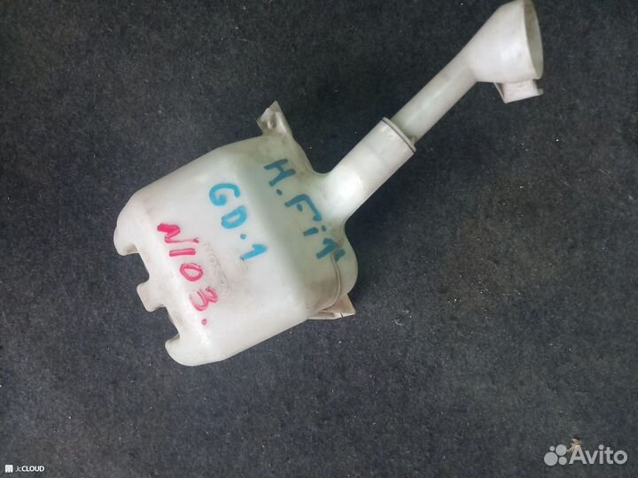 Бачок омывателя на honda FIT GD1