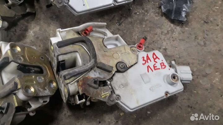 Замок двери Nissan primera p11