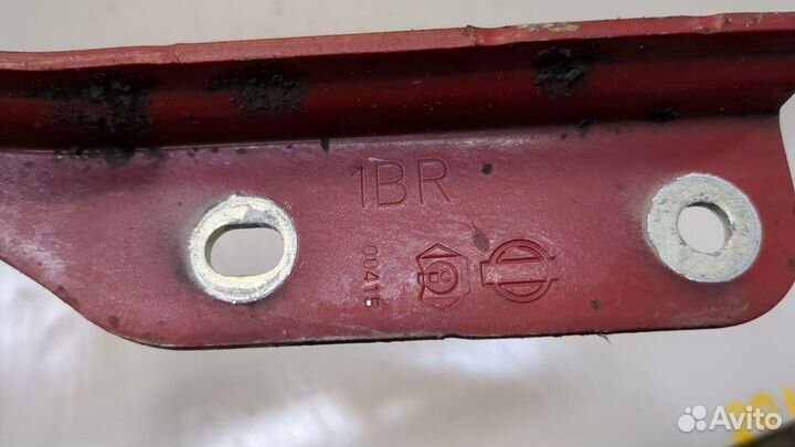 Петля капота правая Nissan Juke