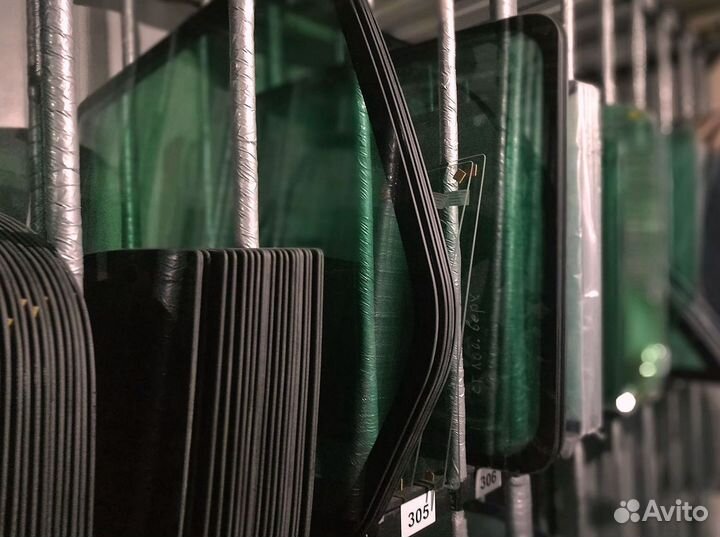 Стекло Hitachi Zaxis 250 2003 г дверное верхнее