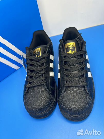 Adidas superstar black