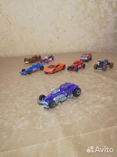 Набор моделек HotWheels