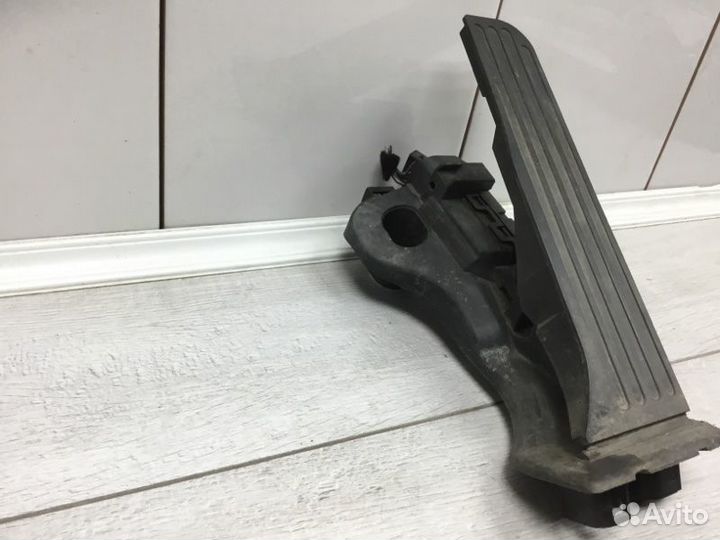 Педаль газа Audi A3 хэтчбек BGU 2005