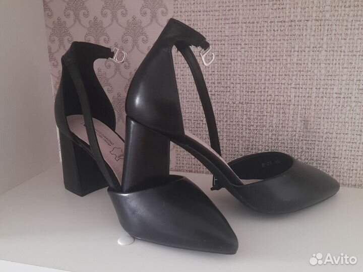 Туфли женские 39 размер черные с ремешком