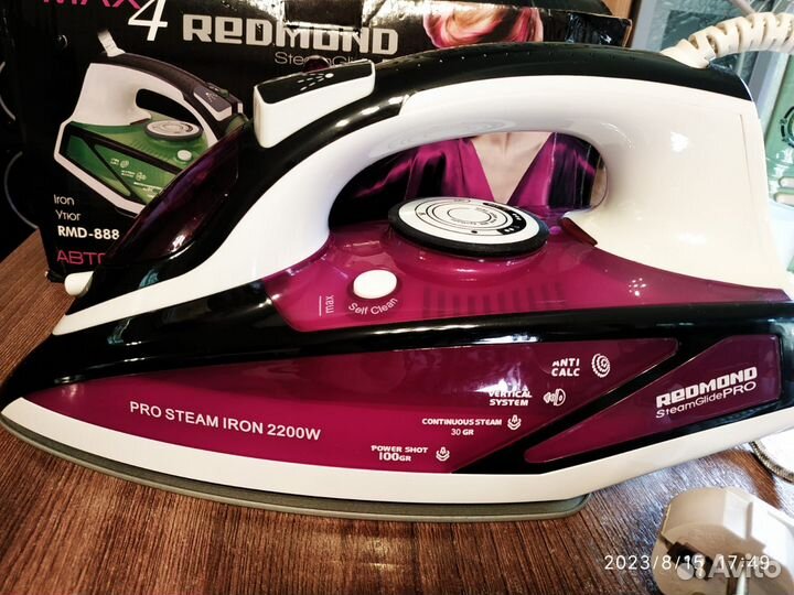 Утюг Redmond RMD-888